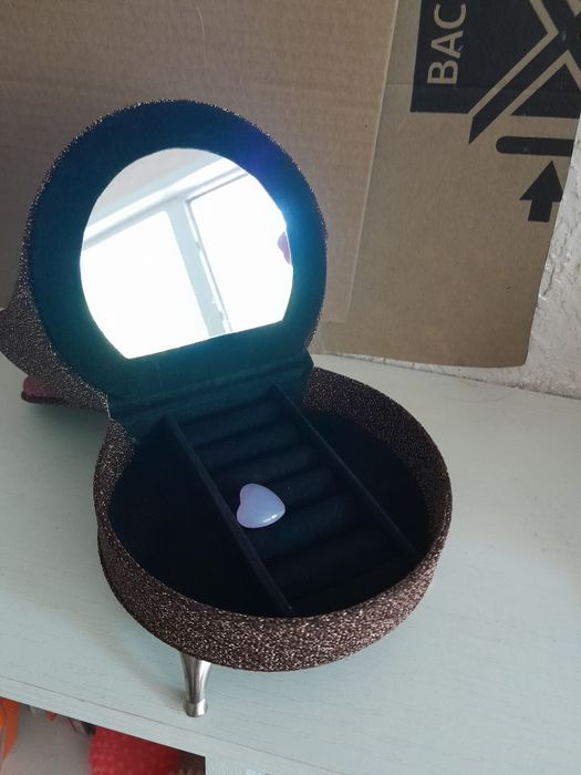 Продам шкатулку для украшений