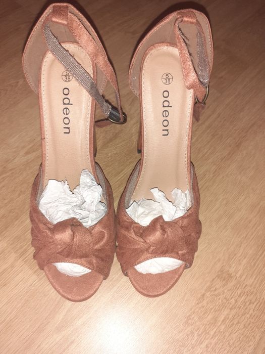 Sandale cu toc gros,marime 38