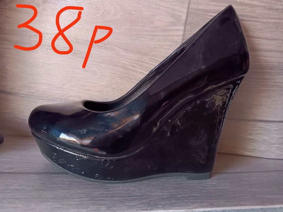 Распродажа новой обуви