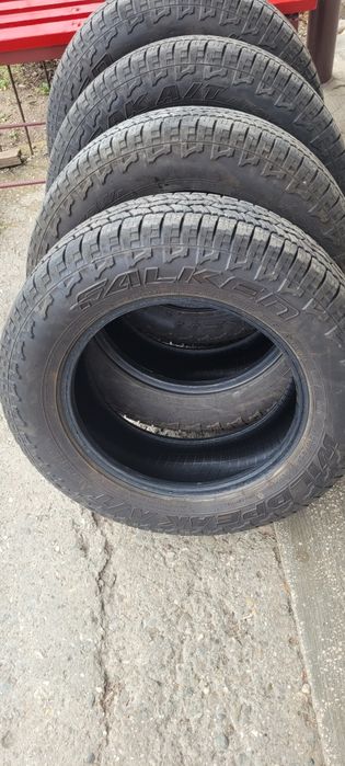 Vând 4 anvelope 215 65 16  Off road