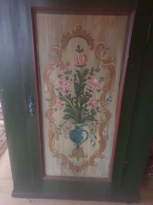 De vânzare dulap pictat