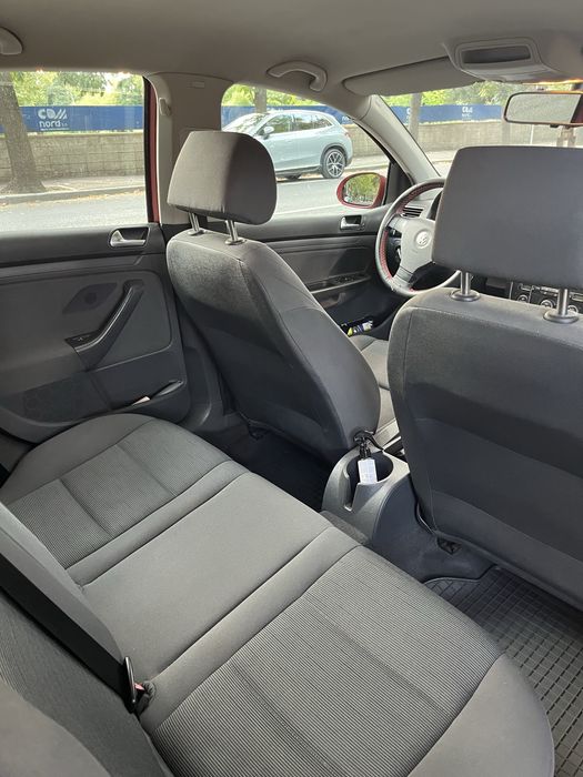 VW Golf 5 1.4 benzina (negociabil)