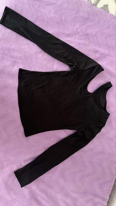 Лонгслив с вырезом