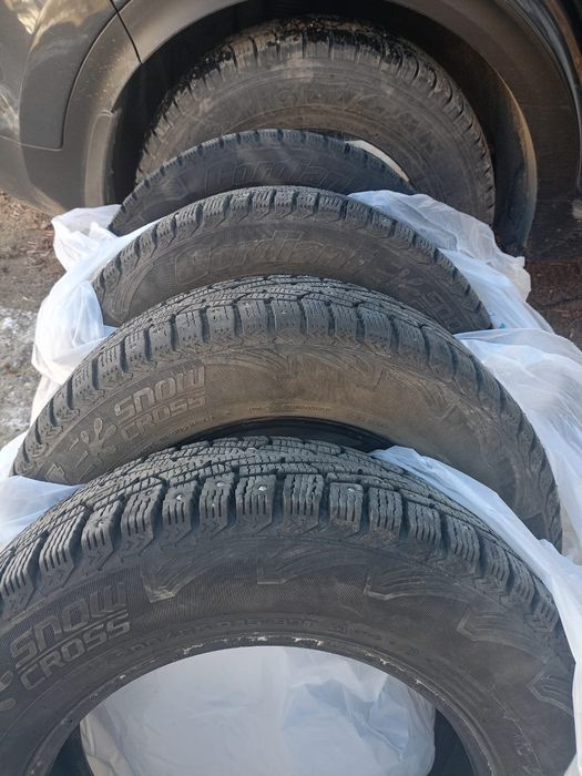 Продам Зимние шины б/у комплект