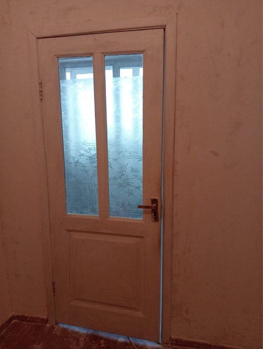 Продаю дверь , телевизор , унитаз , раковина