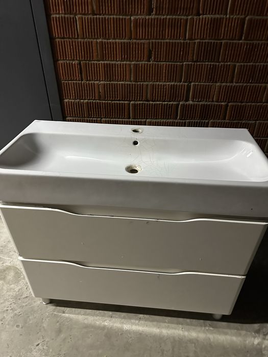 Раковина с тумбой