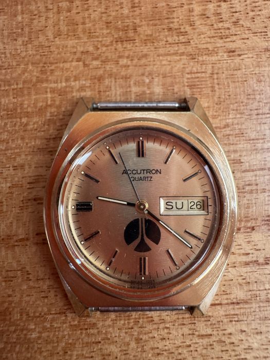 Bulova Accutron 34mm vintage quartz Day Date