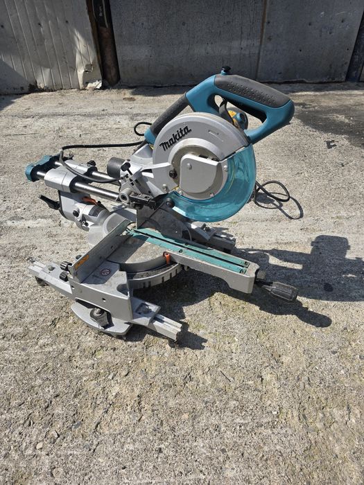 Pendula makita 110v