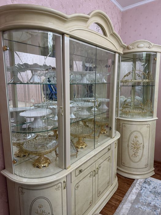 Стол+уголок+ камод+ горка