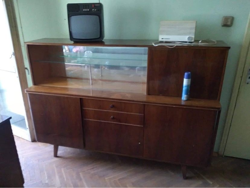 Бюфет от времето на Соца