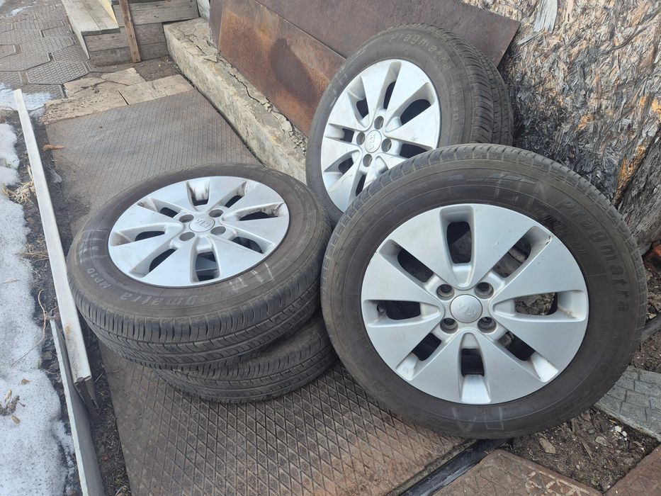 Продам шины R15/65/185 почти новые