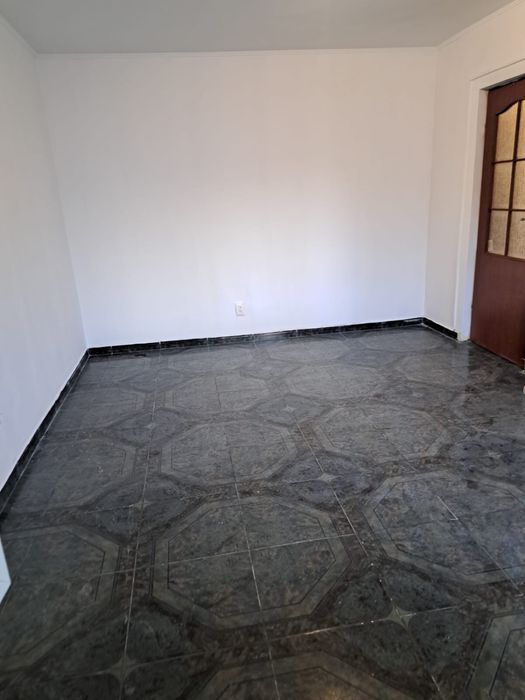 Vand Apartament parter zona Ciresica