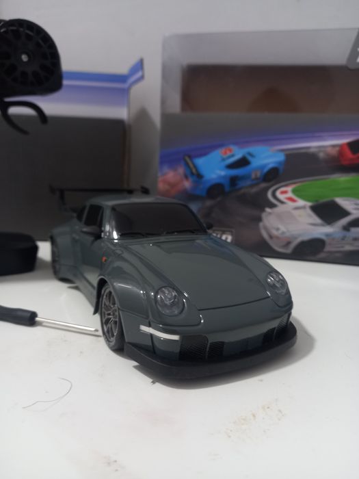 машинка на пульте управления