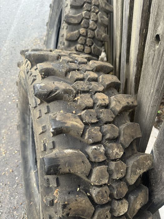 vand 2 cauciucuri simex pe 35 R16