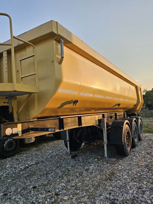 Semiremorci Swartzmuler si Carnhel basculabile