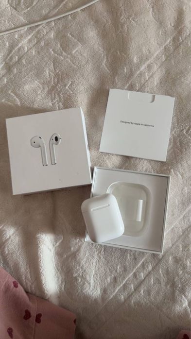 Продаю airPods 1