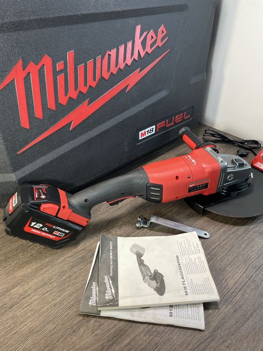 Vând Flex Milwaukee cu disc de 230 mm