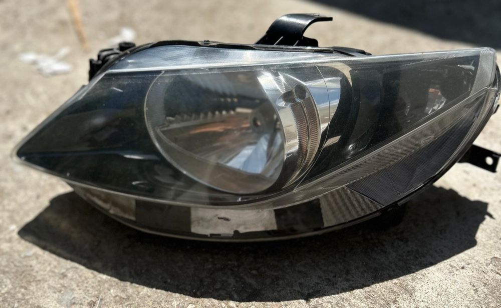 Vand far stanga Seat Ibitza 2009_2013 arata foarte bine si nu are prin