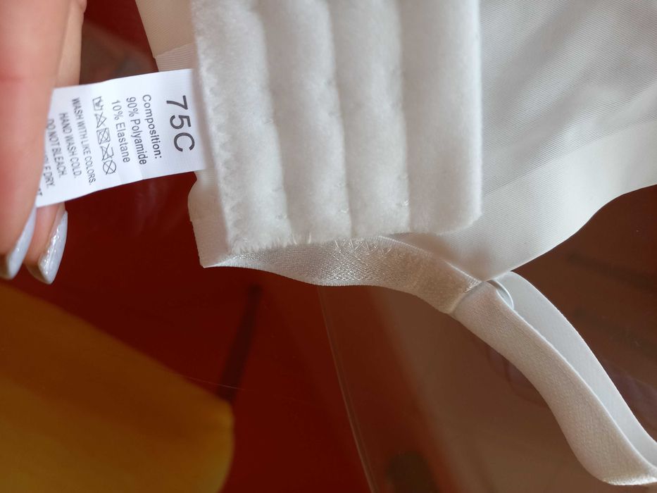 Сутиен с банели размер 75 С 2бр.нови