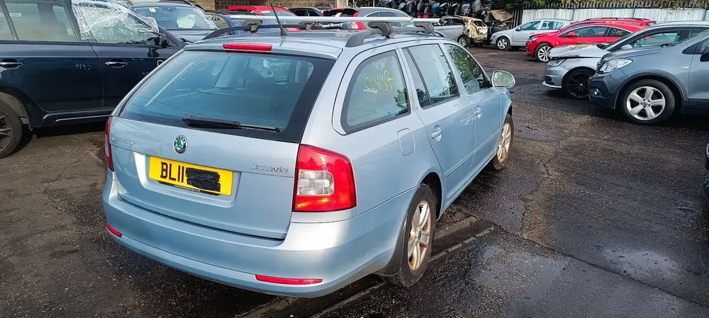 Dezmembrari / Dezmembrez Skoda Octavia 2 1.6 BSE cutie viteze manuală LVN cod culoare LF8K