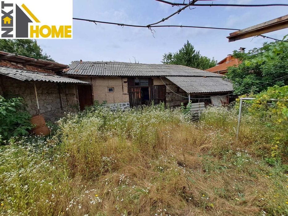 Две къщи с гараж и стопанска постройка