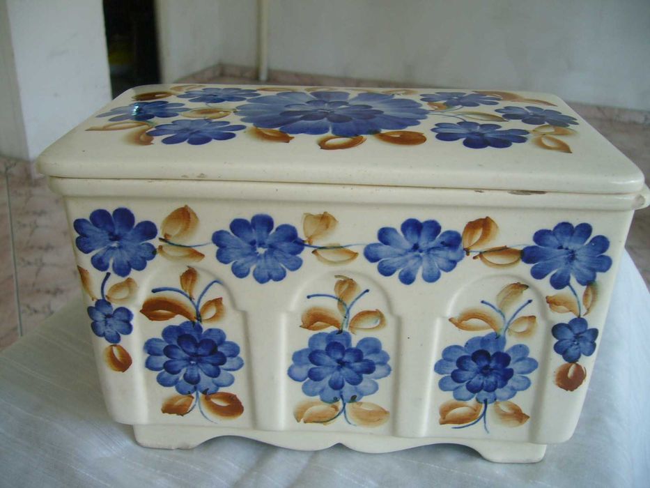 Стари Порцеланови Кана и Кутия