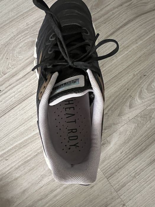 Adidas climalight.Изключително подходящ модел за летните жеги.Идеално проветрив и омркотем модел с буст пяна за амортизация