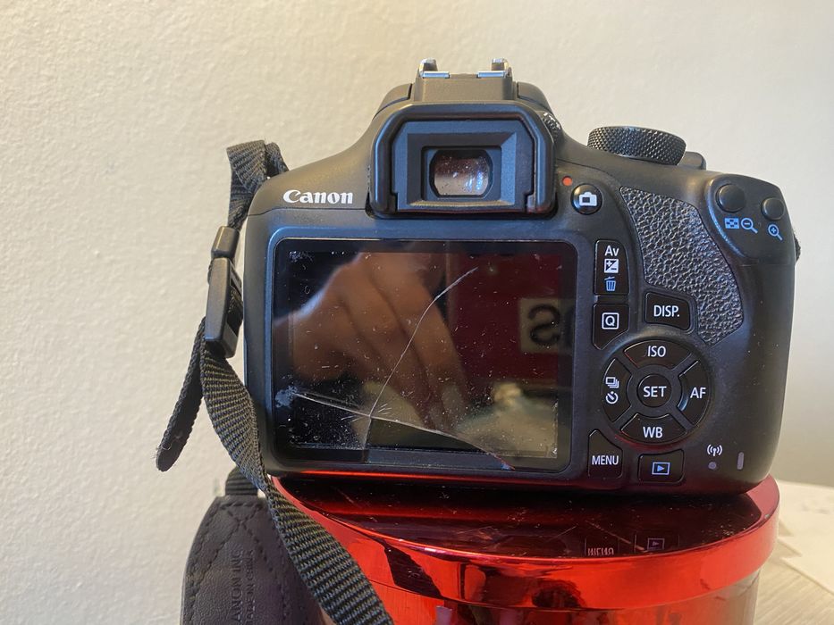 Canon 1300D тяло