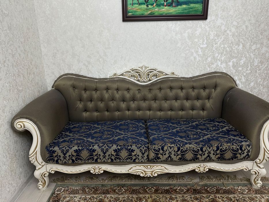 Диван декоративный