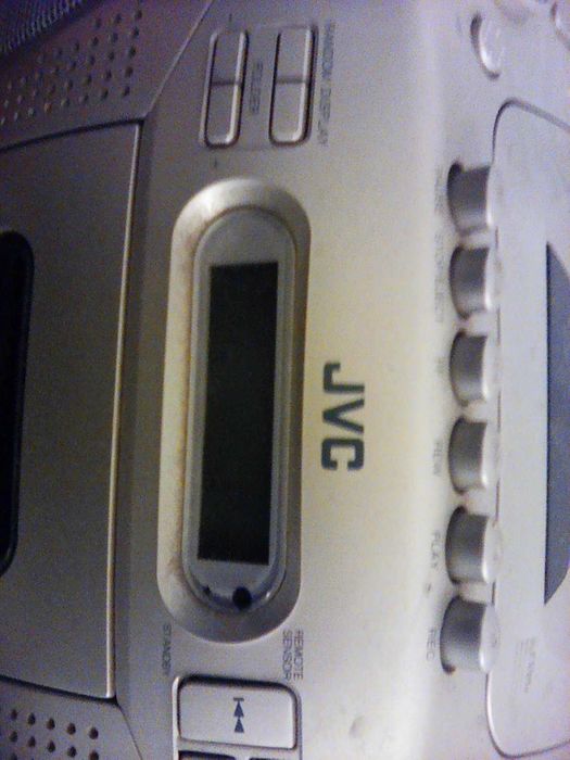 Pадио    касетофон  с  дистанционно /  ЖЕ ВЕ СЕЙ    .