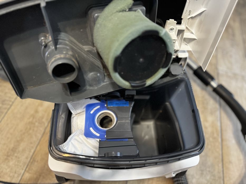 Aspirator cu spalare Bosch BWD421PRO 2100W filtru hepa perii turbo