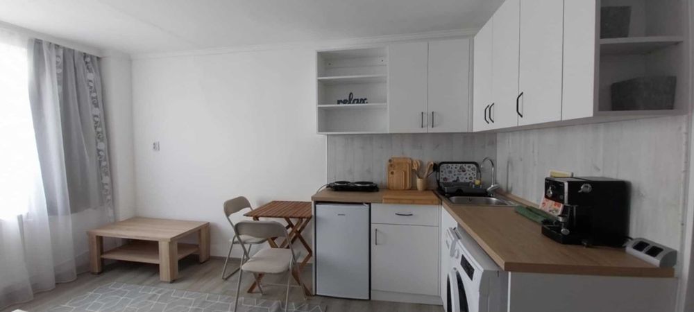 Garsonieră de închiriat – de închiriat numai pentru elevi și studenți.