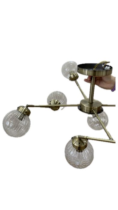 Современная потолочная люстра на 8 плафонов