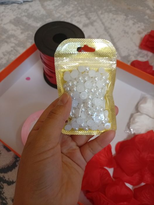 Для офармления Лента, шар,жасанды гүл