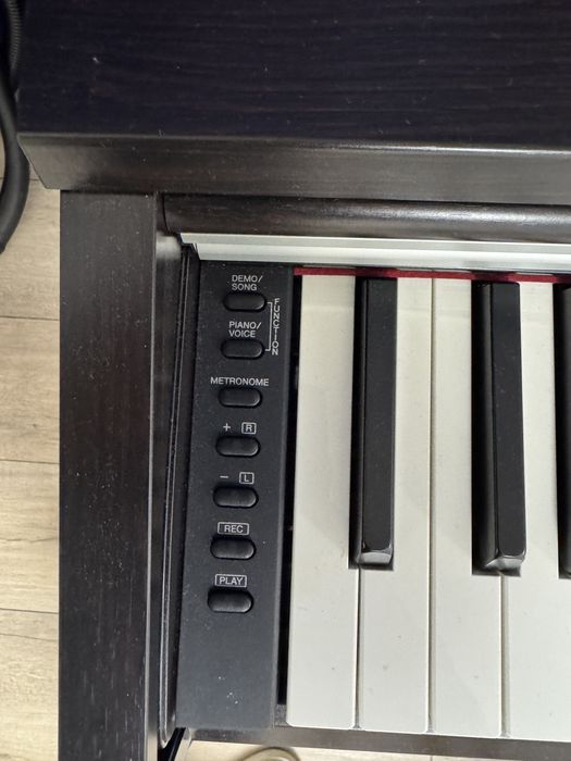 Pianina YAMAHA Ydp-142