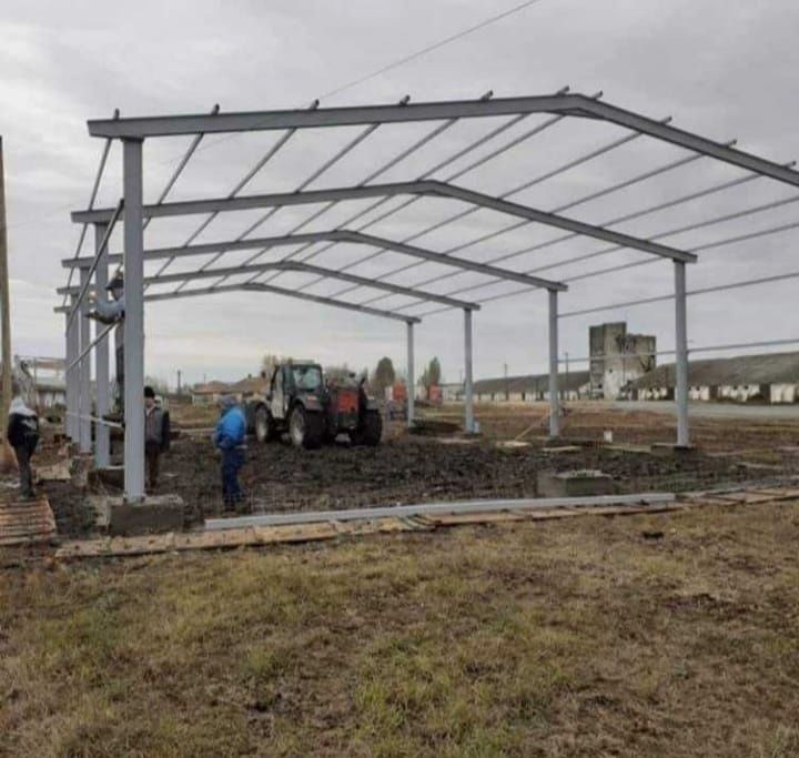 Vând hală metalică de pe stoc 10 m lățime 20 lungime 4 m la streașină la super preț fac și alte mărimi orice mărime Care dorește clientul oriunde