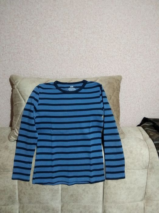 Свитерок на 6-8 лет H and M фирма