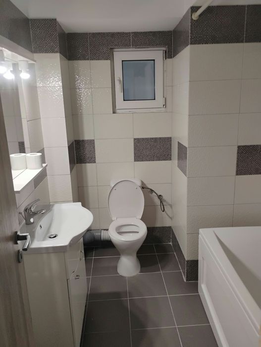 Închiriez  apartament