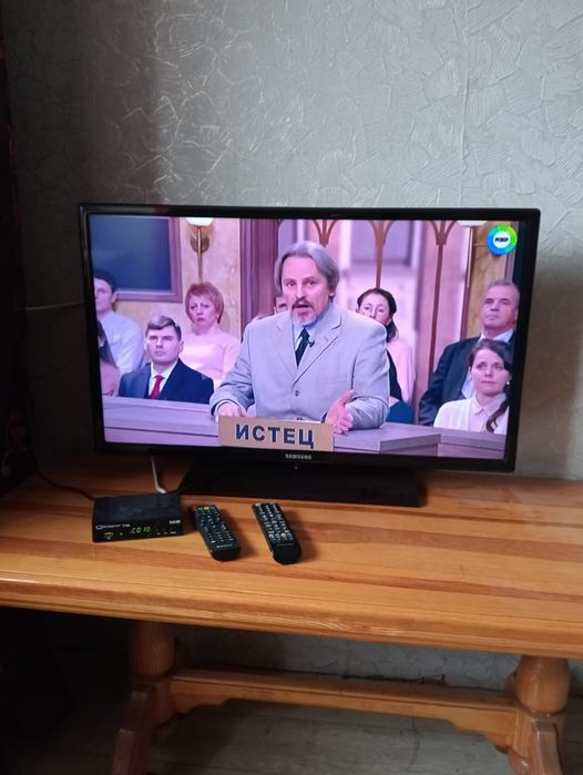 Продам телевизор с приставкой пультами