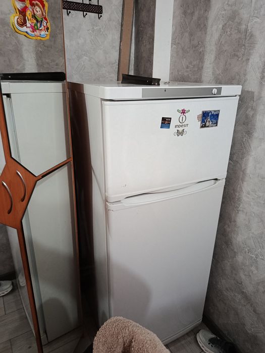 Продам холодильник idesit