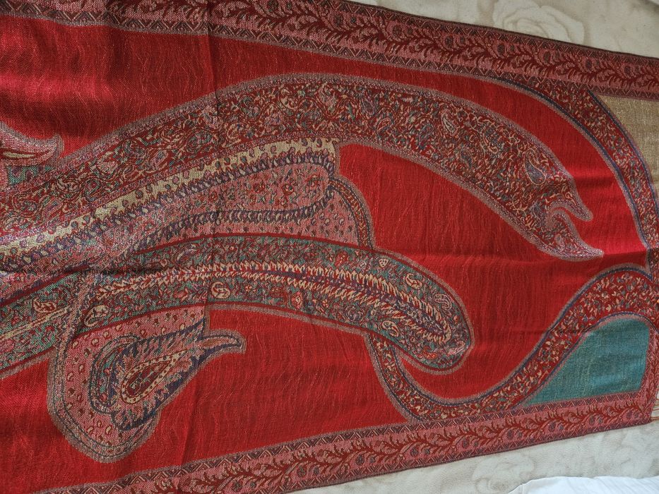 Голям, ефектен шал