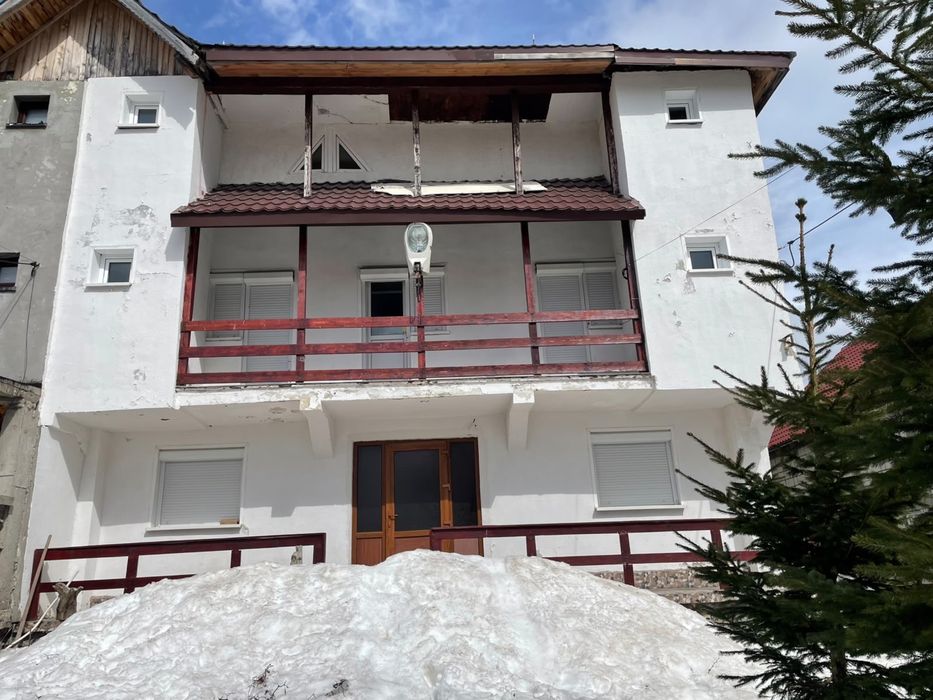 Proprietar vand casa / pensiune cu 12 camere in statiunea Rânca