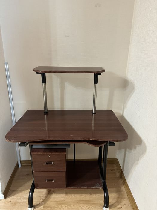 Продам компьютерный столик