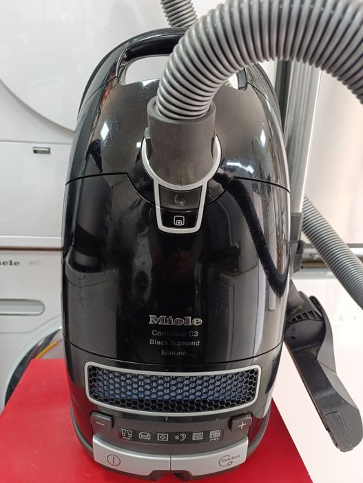 Прахосмукачка  Miele Complete