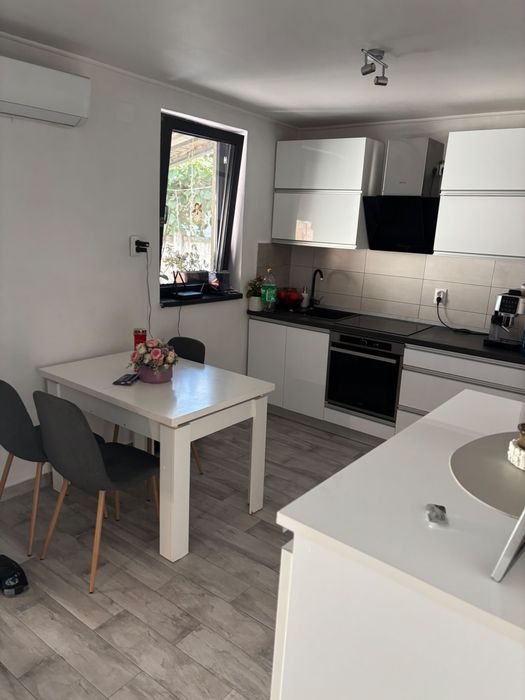 Vand casa mobilata