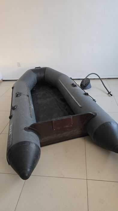 Продам лодку Аква 2800