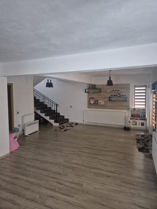 Casă modernă într-un peisaj de vis, situată între Pitești și Vâlcea