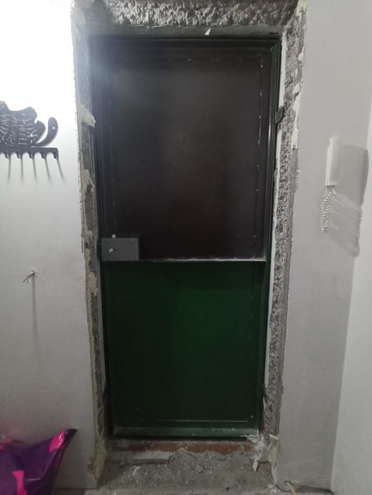 Продам железную дверь