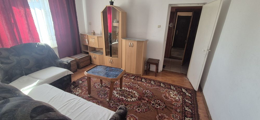 Închiriez apartament