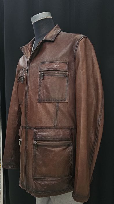 Куртки костюмы и ветровки